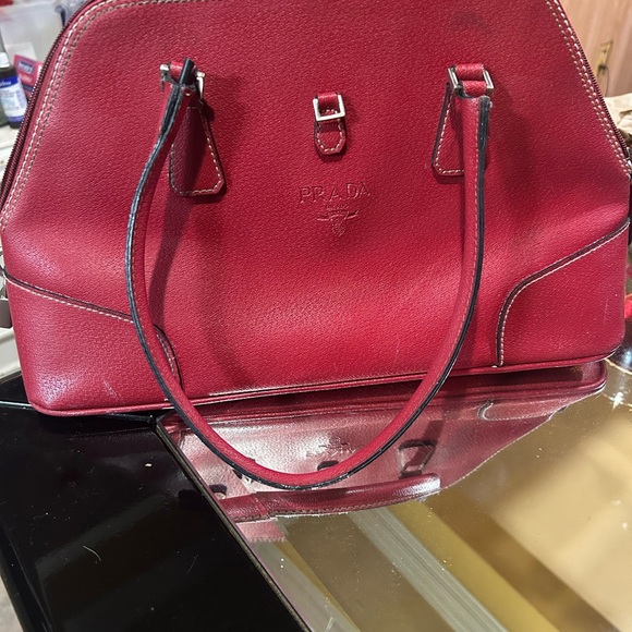Prada Elegant Red Shoulder Bag - Picture 1 of 11